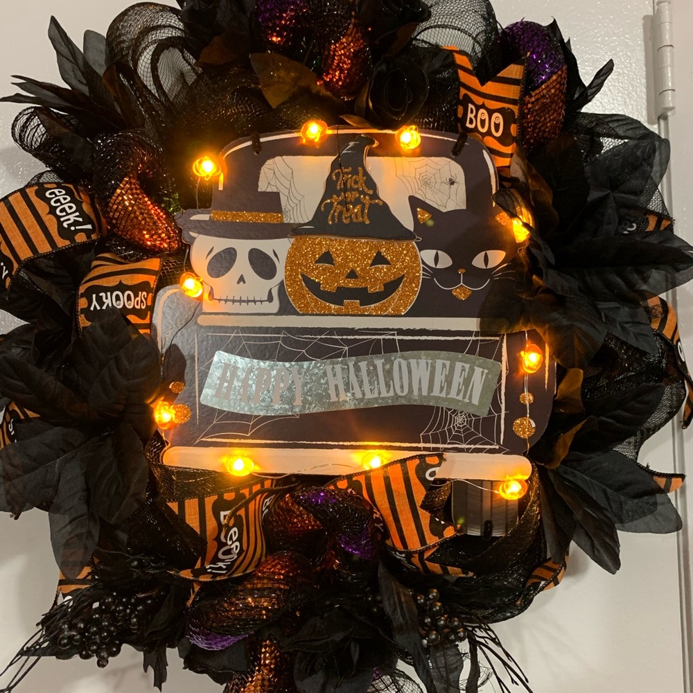 Item51 Halloween Wreath with lights - Picture 3 of 8